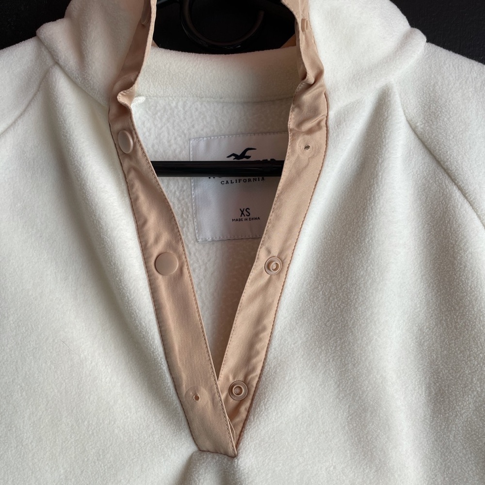 Cropped Fleece - Picture 2 of 4